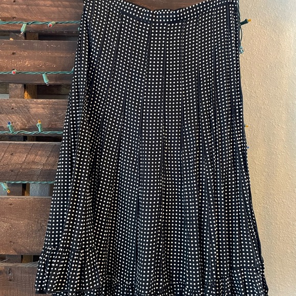 Black & white Polka dot two piece skirt set. - Picture 3 of 4